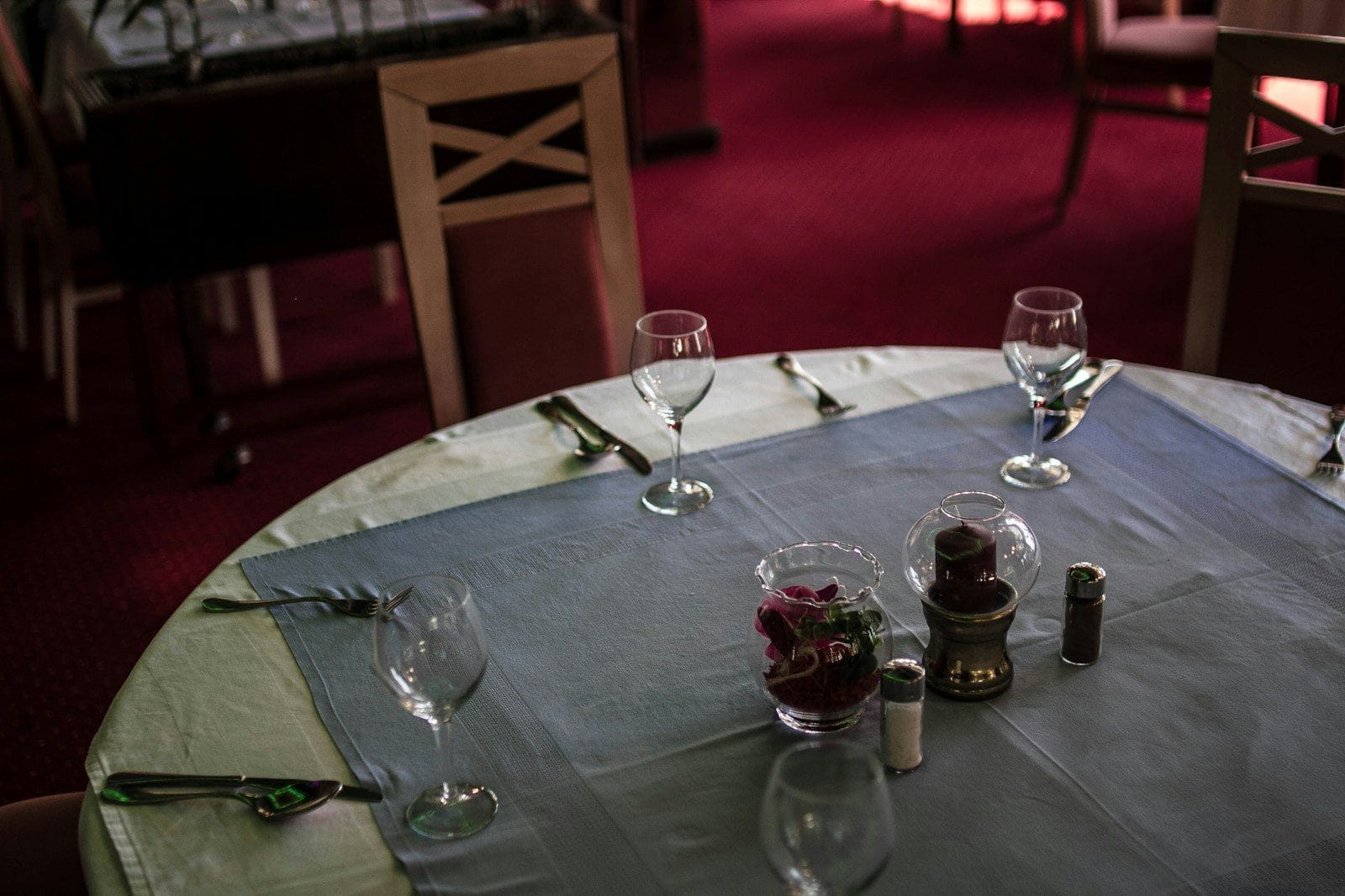 clear long-stem wine glass
